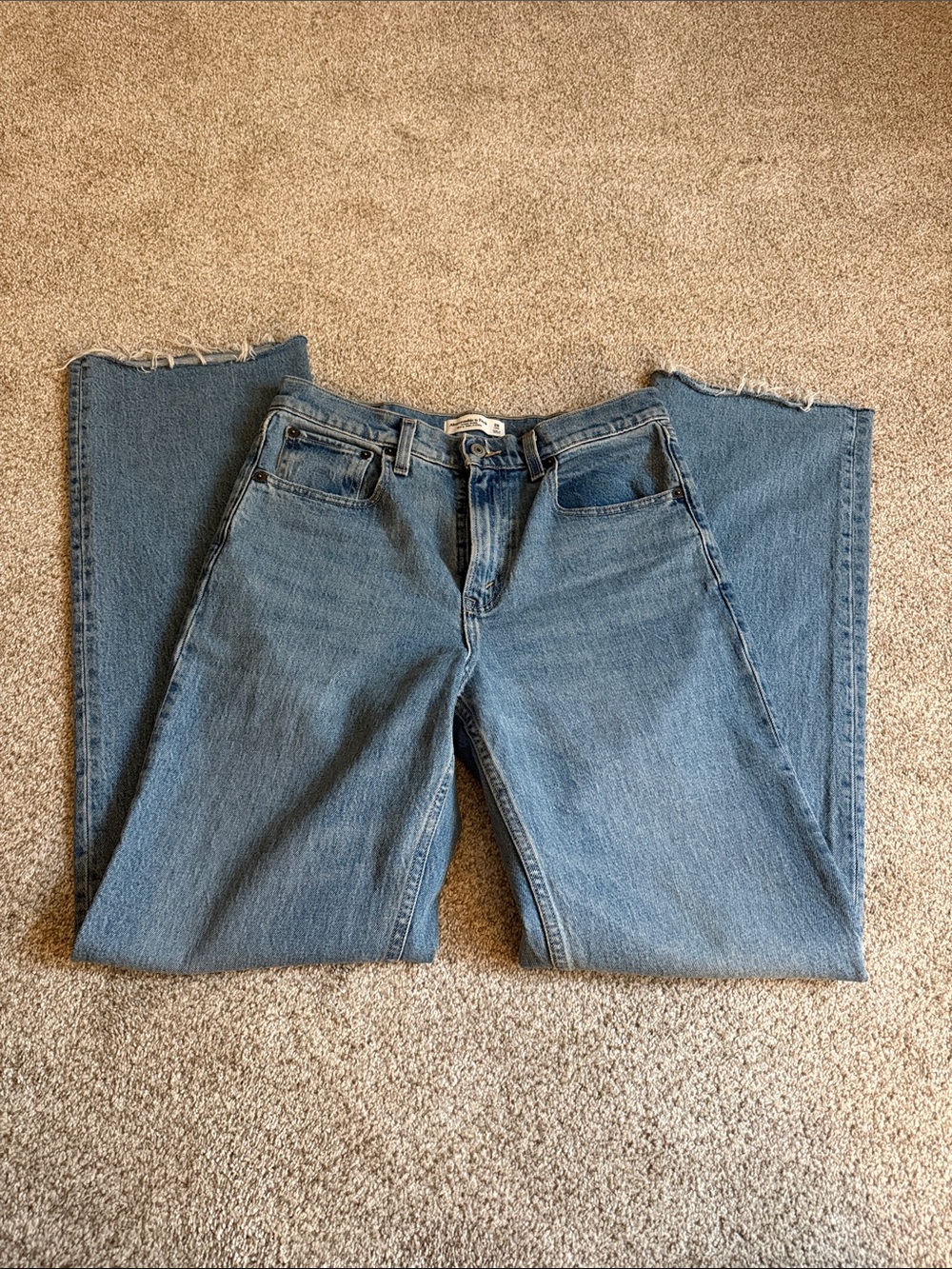 Abercrombie & Fitch High Rise 90’s Relaxed Straight-Leg Jeans